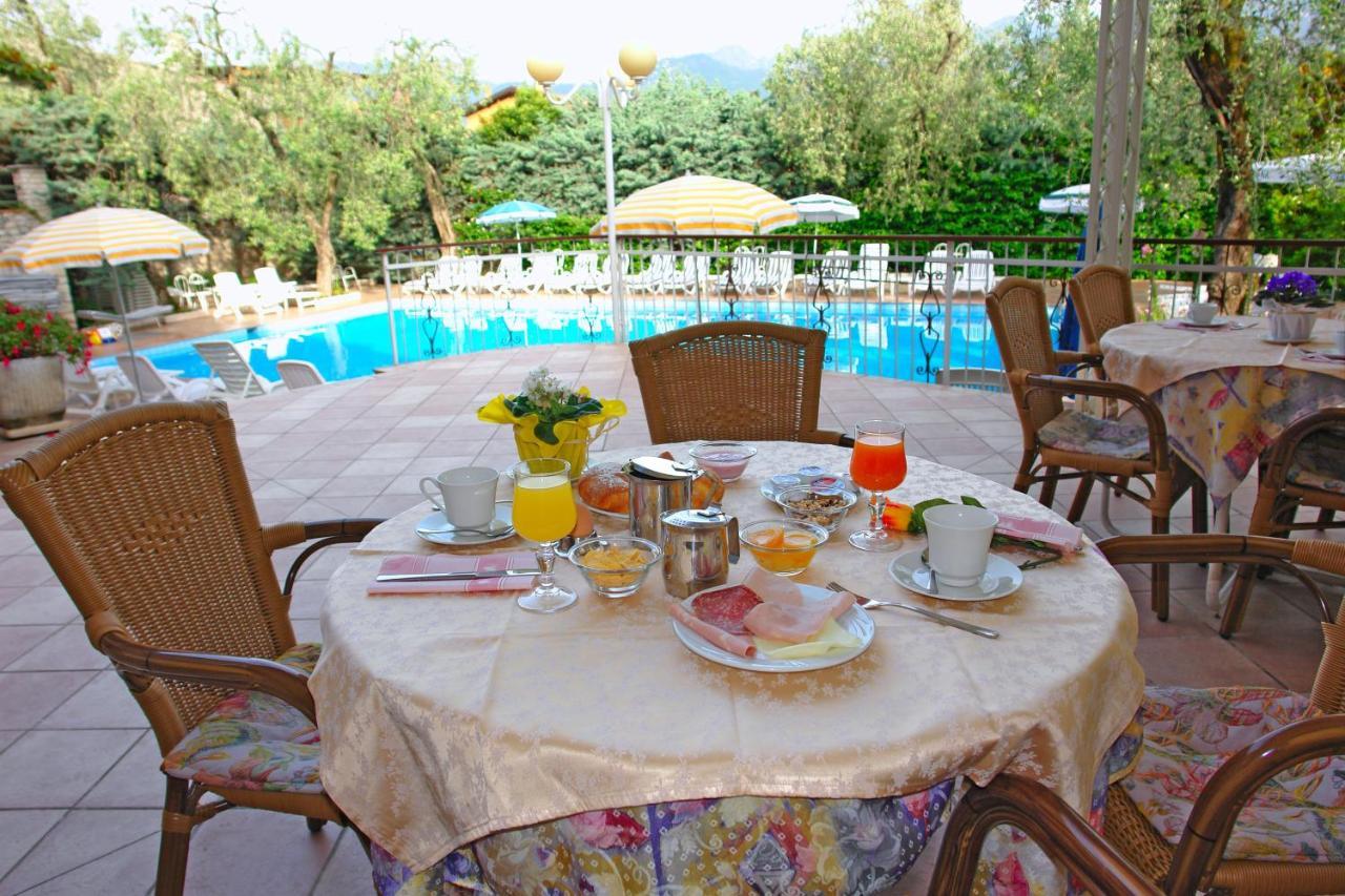 Hotel Alpi Malcesine Exterior photo