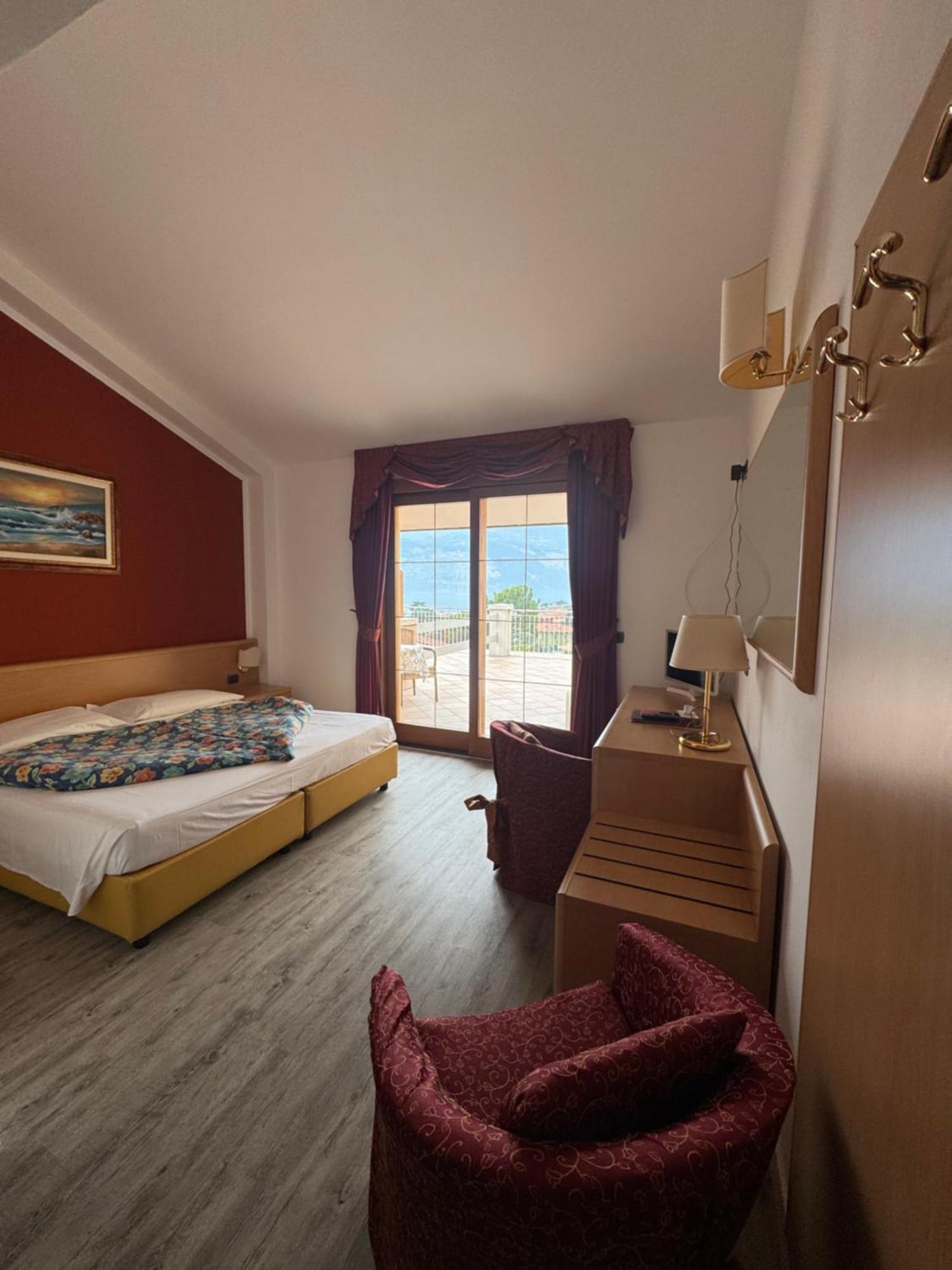 Hotel Alpi Malcesine Exterior photo
