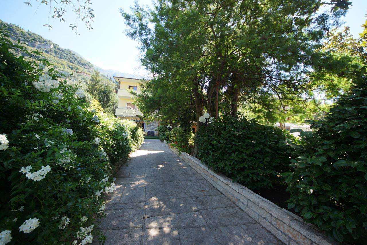 Hotel Alpi Malcesine Exterior photo